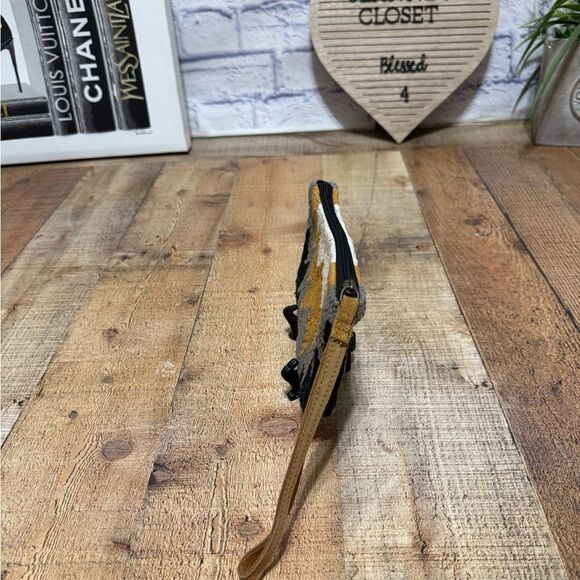 Panache collection WRISTLET - Picture 8 of 13